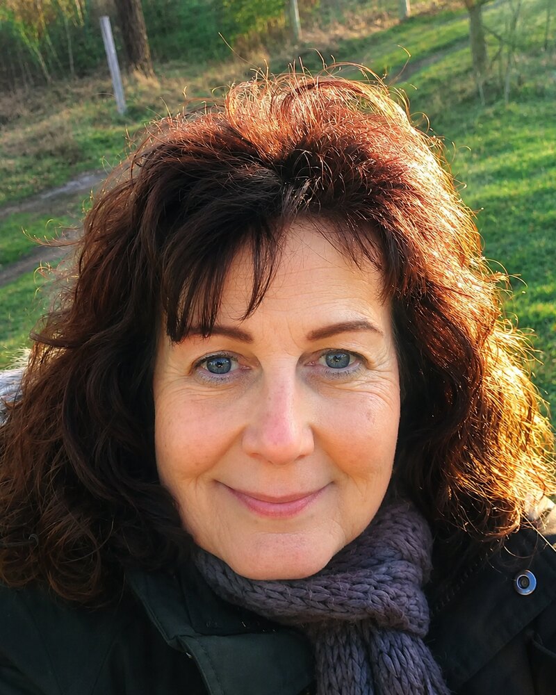 Kathrin Greifendorf, Hellseherin und Tierkommunikatorin aus Gifhorn, Portrait im Freien